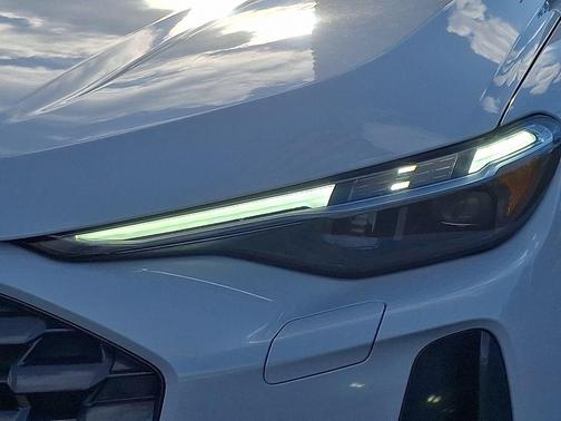 Glacier White Metallic 2026 Audi Q5 Premium Plus TFSI quattro S tronic