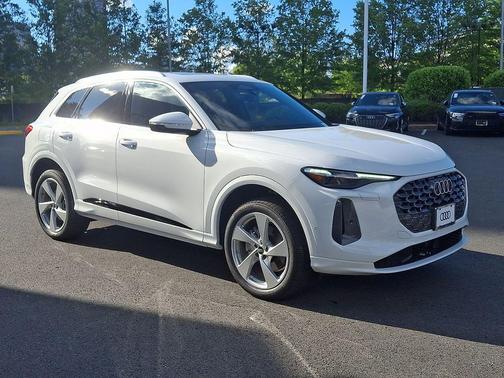 Glacier White Metallic 2026 Audi Q5 Premium Plus TFSI quattro S tronic