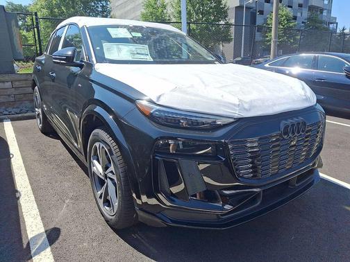 Mythos Black Metallic 2027 Audi Q6 e-tron Prestige quattro