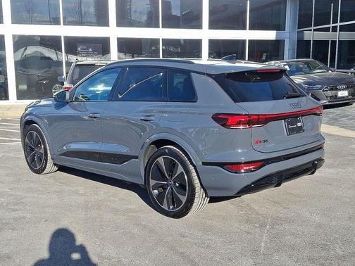 2025 Audi SQ6 e-tron Prestige quattro