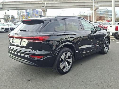 2025 Audi Q6 e-tron Premium Plus quattro