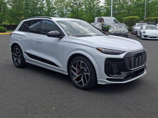 Glacier White Metallic 2027 Audi SQ6 e-tron Premium Plus