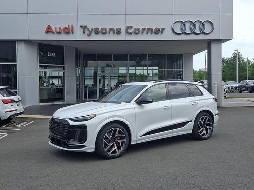 Glacier White Metallic 2027 Audi SQ6 e-tron Premium Plus