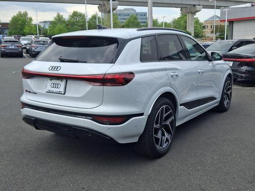 Glacier White Metallic 2027 Audi SQ6 e-tron Premium Plus