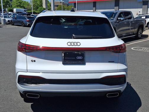 Glacier White Metallic 2025 Audi Q5 Premium Plus TFSI quattro S tronic