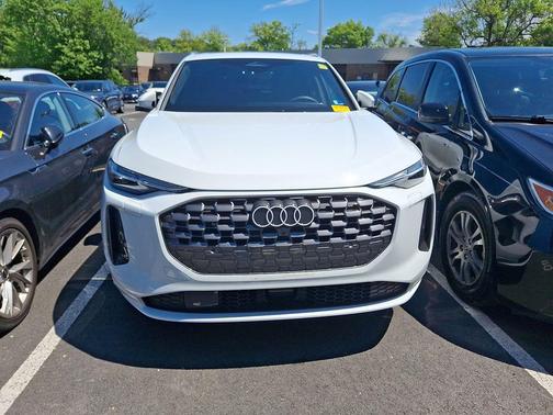 Glacier White Metallic 2025 Audi Q5 Premium Plus TFSI quattro S tronic