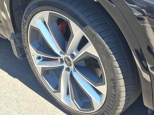 Mythos Black Metallic 2024 Audi Q5 45 S line Prestige