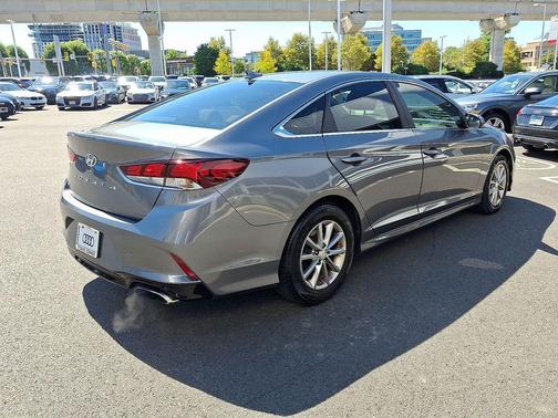 2018 Hyundai SONATA SE