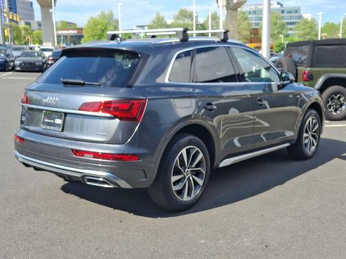 Daytona Gray Pearl Effect 2023 Audi Q5 45 S line Premium