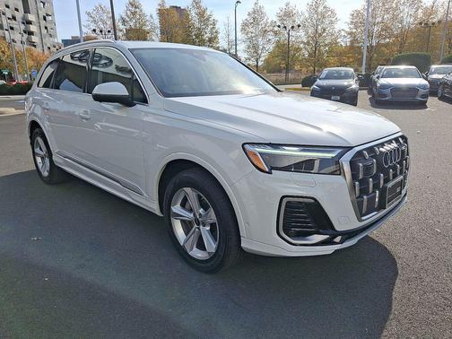 2025 Audi Q7 55 Premium