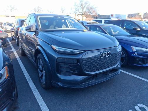 2025 Audi Q6 e-tron Premium Plus quattro