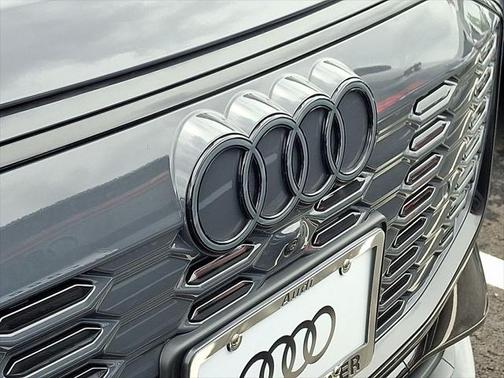 2025 Audi SQ6 e-tron Prestige quattro