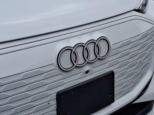 Glacier White 2025 Audi Q6 e-tron Premium Plus quattro