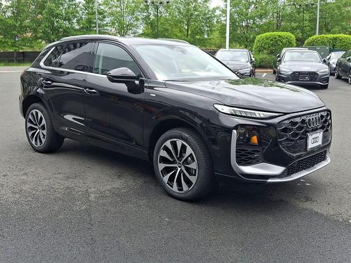 Mythos Black Metallic 2026 Audi Q3 TFSI quattro S tronic