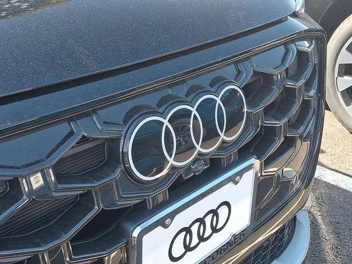 Mythos Black Metallic 2026 Audi Q3 TFSI quattro S tronic
