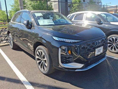 Mythos Black Metallic 2026 Audi Q3 TFSI quattro S tronic