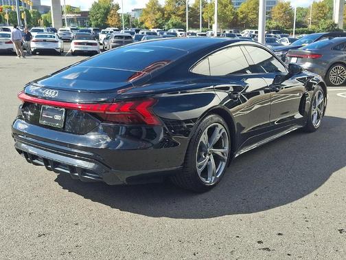 Mythos Black Metallic 2024 Audi e-tron GT Premium Plus quattro
