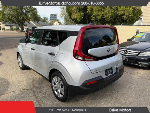 Sparkling Silver 2021 Kia Soul LX