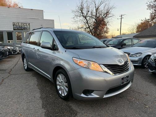 2011 Toyota Sienna LE
