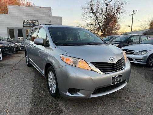 2011 Toyota Sienna LE