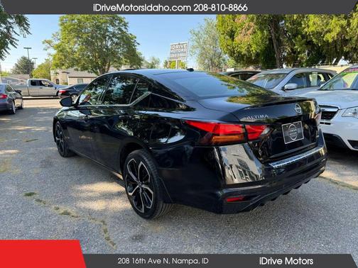 Black 2023 Nissan Altima 2.5 SR Sedan 4D