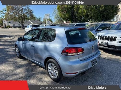 Blue 2011 Volkswagen Golf 2.5L