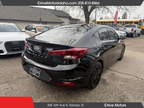 2019 Hyundai ELANTRA SE