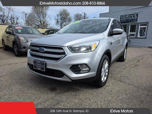 Ingot Silver Metallic 2017 Ford Escape SE
