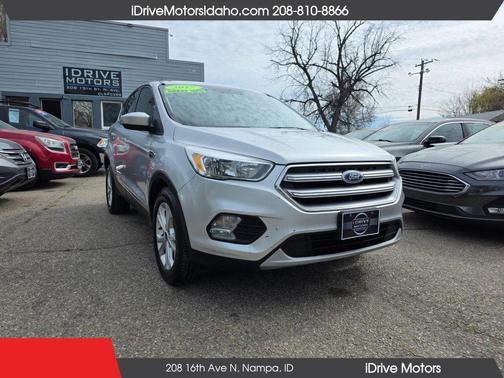 Ingot Silver Metallic 2017 Ford Escape SE