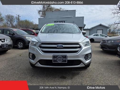 Ingot Silver Metallic 2017 Ford Escape SE