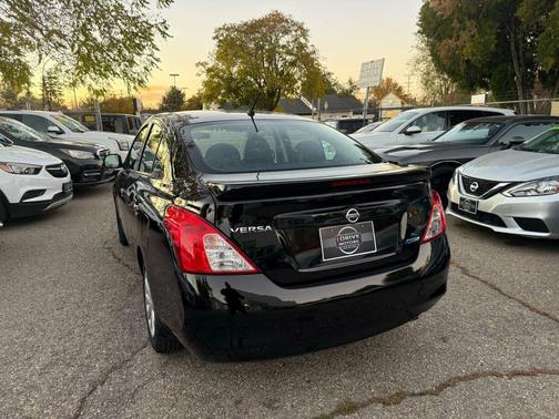 2014 Nissan Versa 1.6 S+