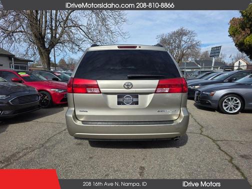 2004 Toyota Sienna LE