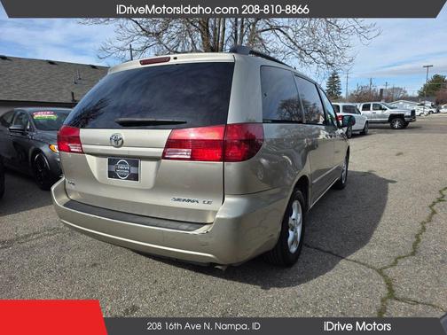2004 Toyota Sienna LE