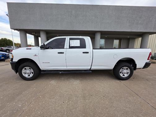 2022 RAM 3500 Tradesman Crew Cab 4x4 8' Box