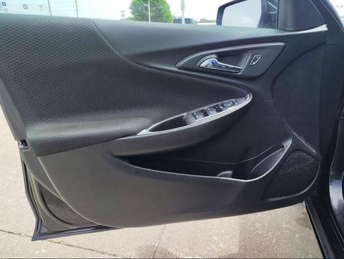 Mosaic Black Metallic 2024 Chevrolet Malibu FWD 1LT
