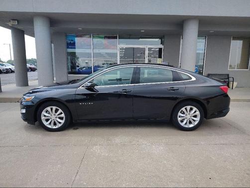 Mosaic Black Metallic 2024 Chevrolet Malibu FWD 1LT