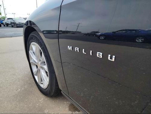 Mosaic Black Metallic 2024 Chevrolet Malibu FWD 1LT