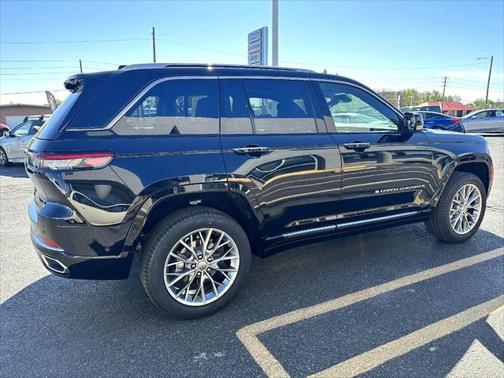 2023 Jeep Grand Cherokee Summit