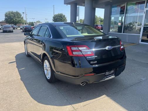 2017 Ford Taurus SE