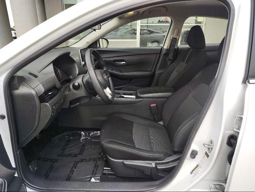 Aspen White Tricoat 2024 Nissan Sentra SV