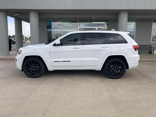 Bright White Clearcoat 2020 Jeep Grand Cherokee Altitude