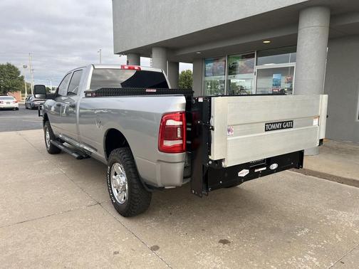 2023 RAM 2500 Tradesman Crew Cab 4x4 8' Box