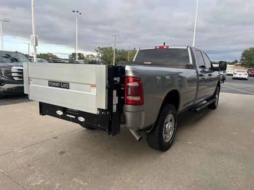 2023 RAM 2500 Tradesman Crew Cab 4x4 8' Box