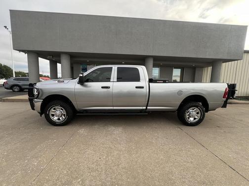 2023 RAM 2500 Tradesman Crew Cab 4x4 8' Box