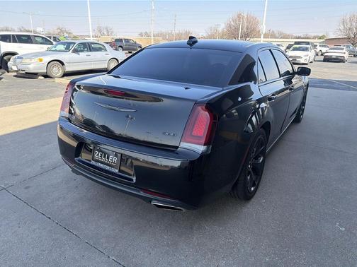 2021 Chrysler 300 Touring