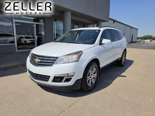 Summit White 2017 Chevrolet Traverse 2LT