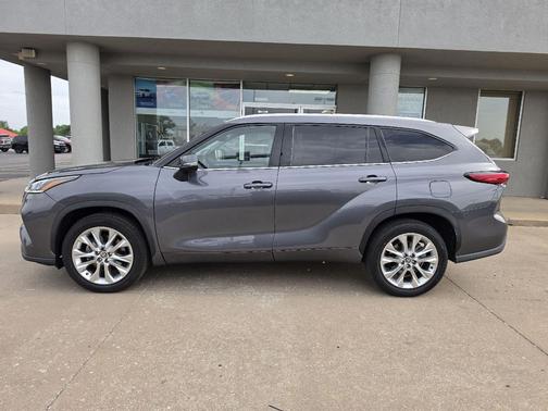 Magnetic Gray Metallic 2021 Toyota Highlander Limited