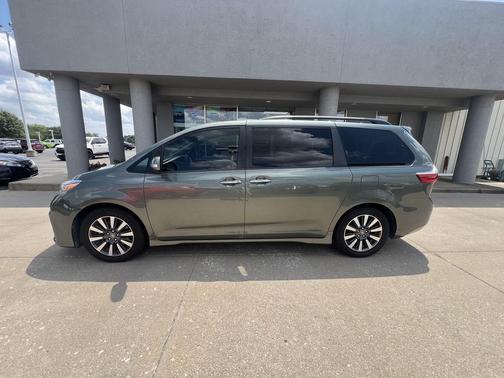 2019 Toyota Sienna Limited