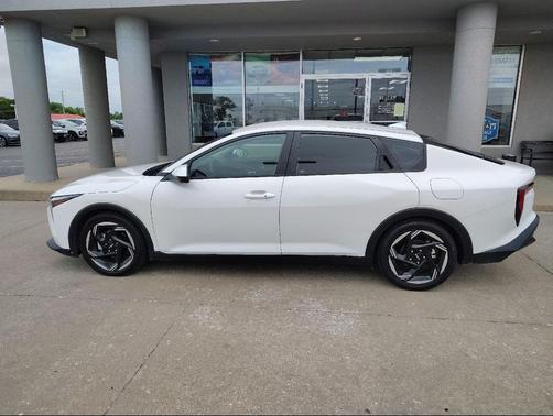 Snow White Pearl 2025 Kia K4 EX
