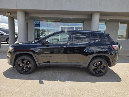 Diamond Black Crystal Pearlcoat 2021 Jeep Compass Latitude